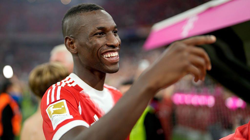 nicolas jackson in bayern color